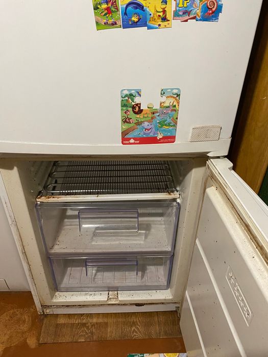 Zanussi холодильник нерабочий и грязный внутри
