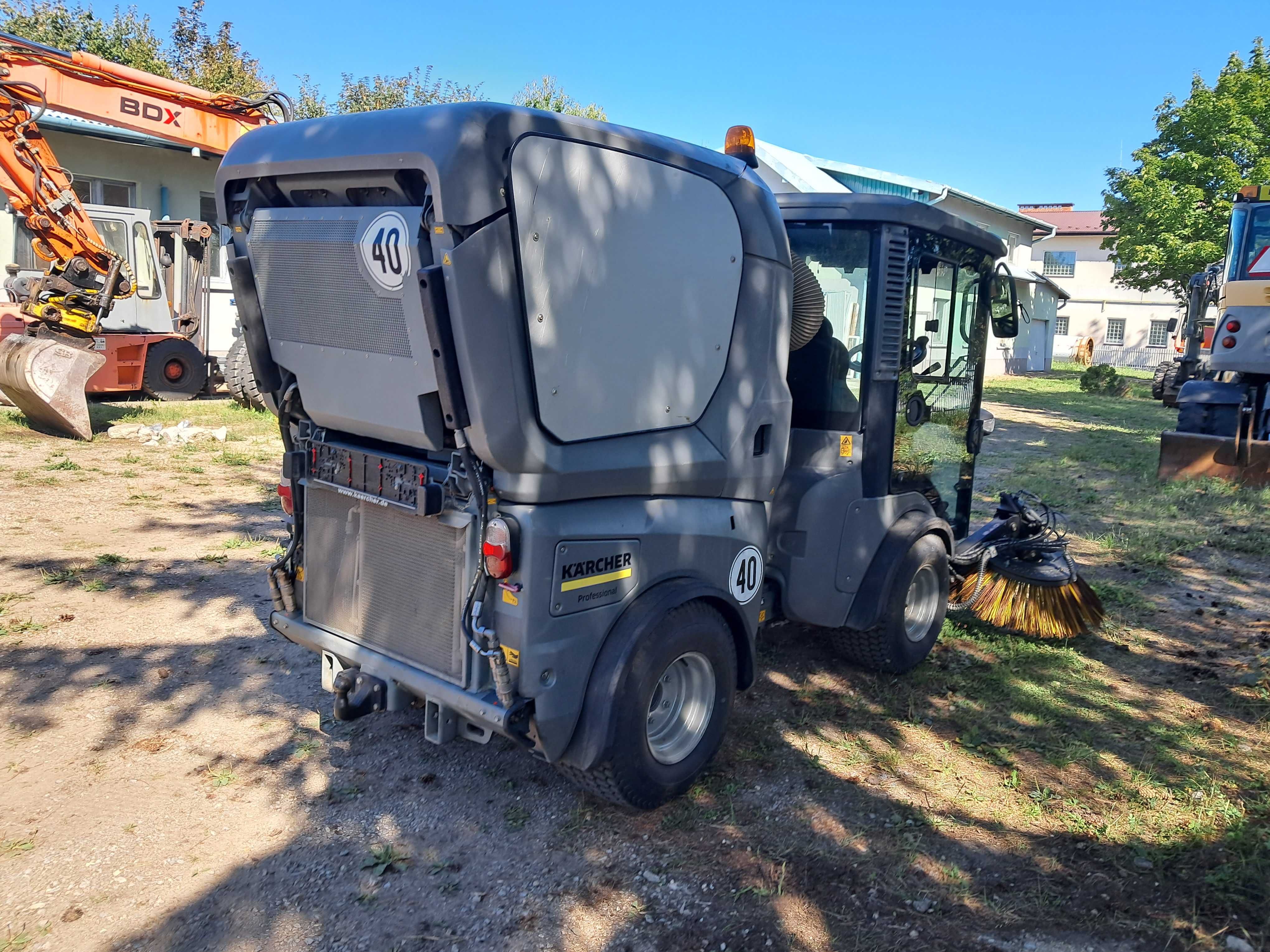 nośnik narzędzi Karcher MC 130 4x4 ,2018r, zamiatarka chodnikowa