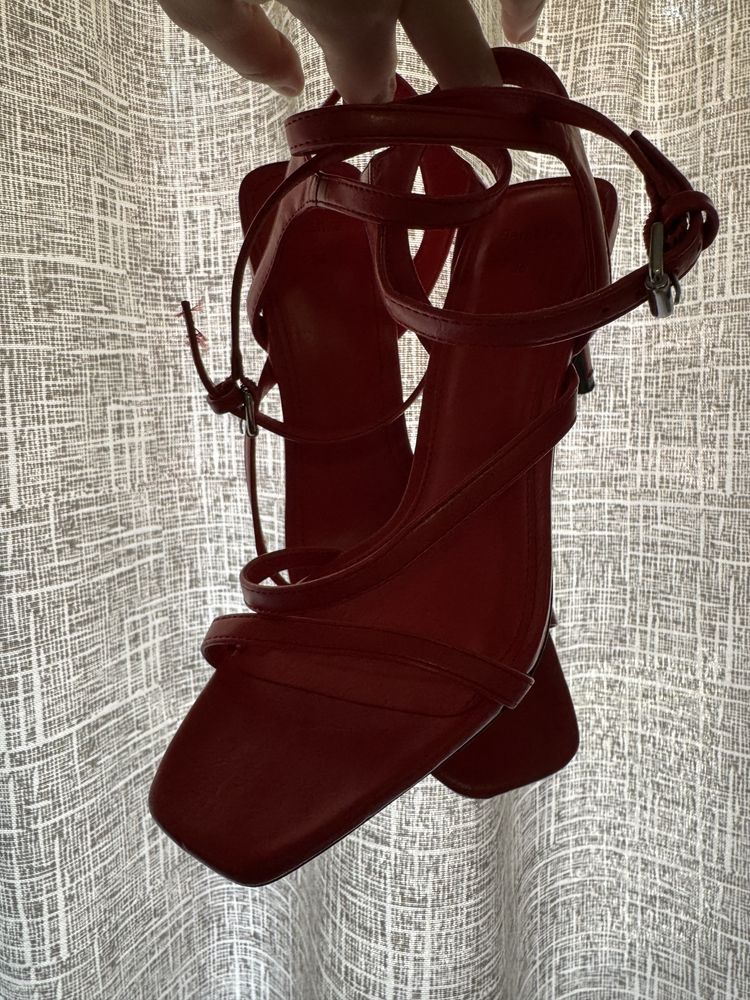 Sandalias novas vermelhas Bershka