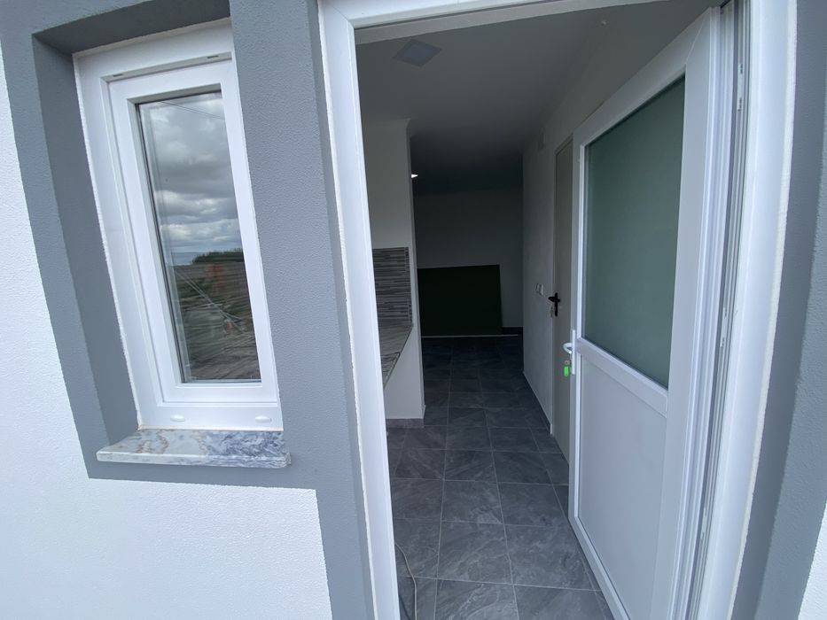 Alugo T0 novo com agua e luz inclusso