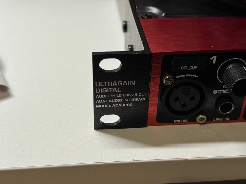 Preamp Behringer Ultragain ADA8200