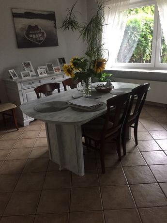 Stół biały do oddania