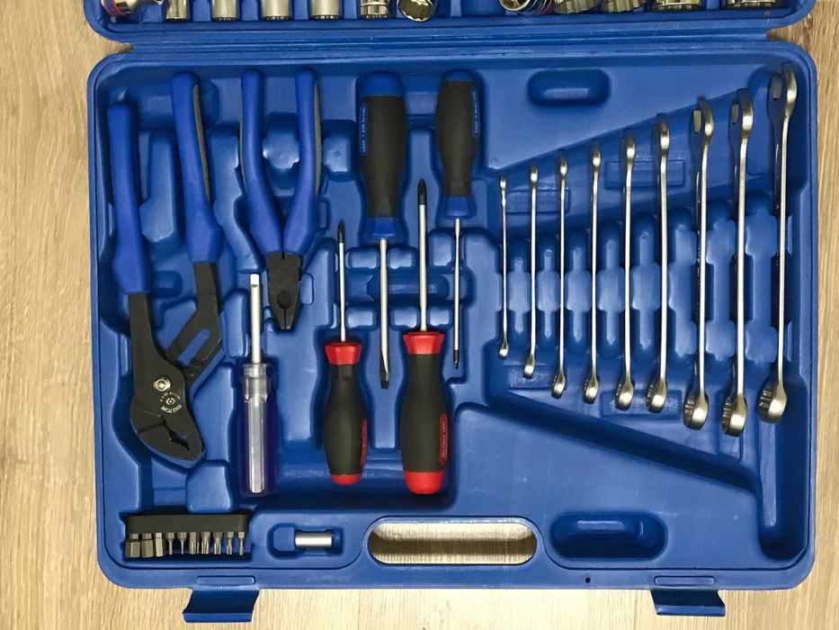 Продам Новый набор инструментов 75 ед.1/4"+1/2" KING TONY 7075MR