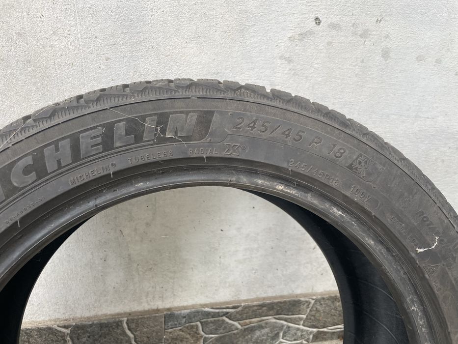 Продам зимові  шини R18 245/45 Мішелін.