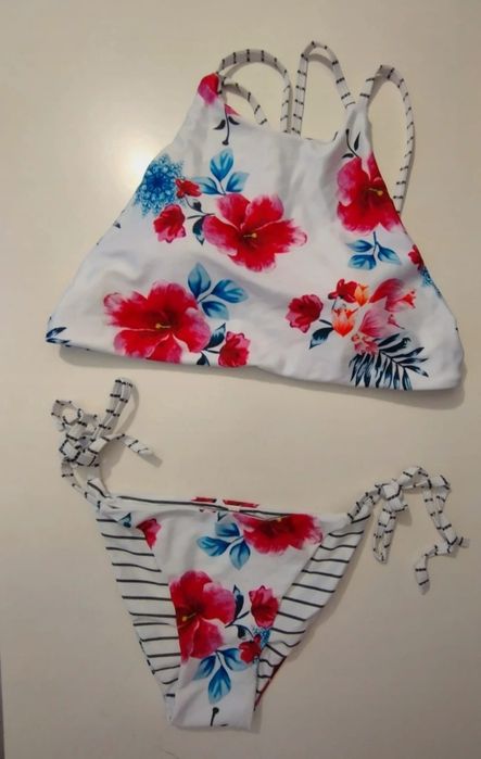 Bikini Flores Novo