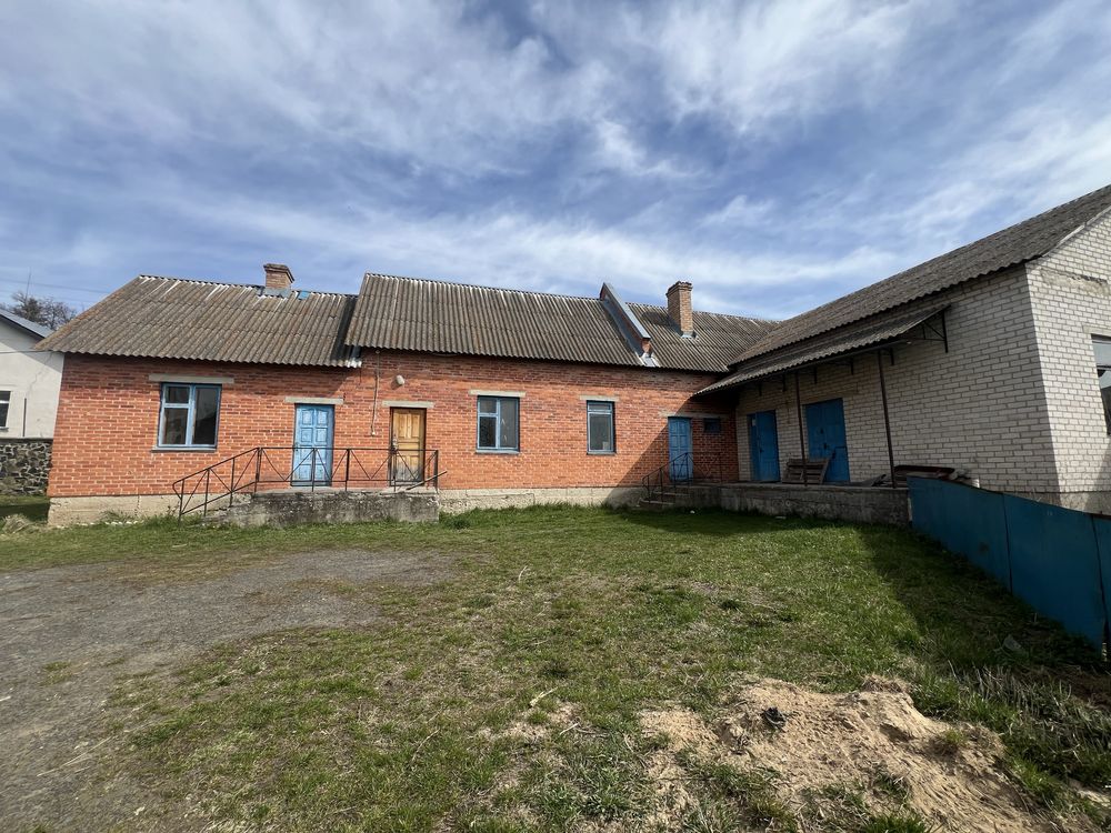 Продається комплекс приміщень в селі Бугрин