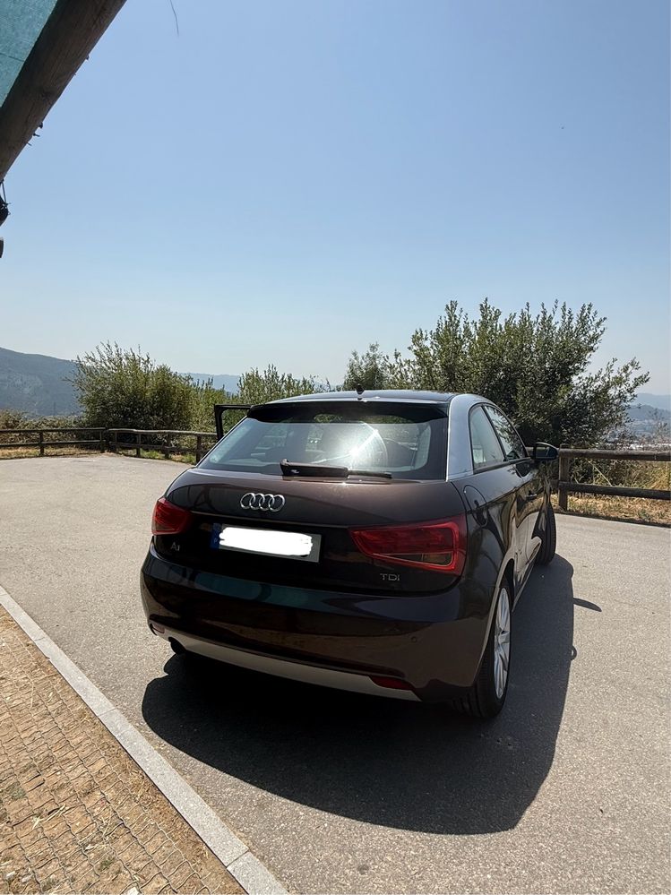 Audi A1 1.6 Tdi caixa automatica