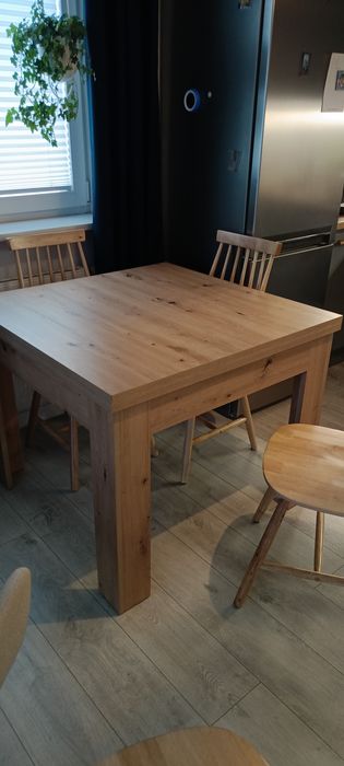 Solidny stół rozkładany