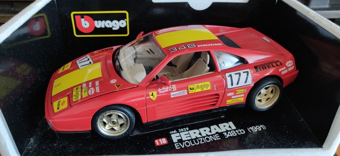 Vários carros de coleção BURAGO 1/18