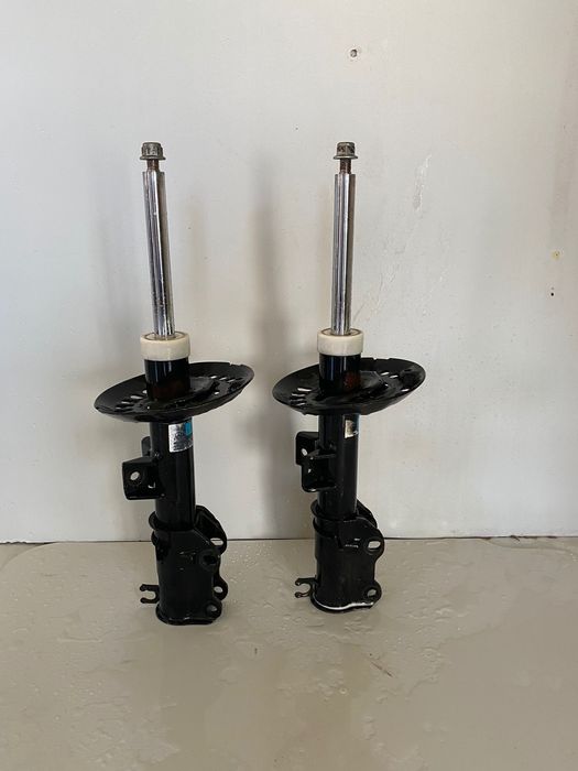 Продам стойки  передні віто 2013 рік  у доброму стані