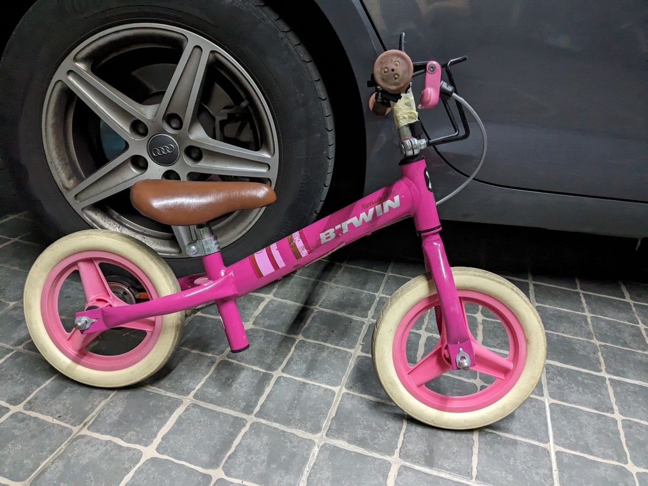 Bicicleta criança Decathlon iniciação aprendizagem