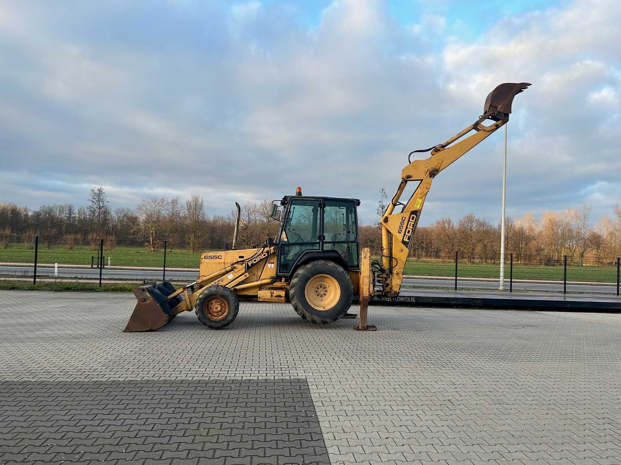 Koparko-ładowarka Ford 655C (4x4) - z Belgii (jak New Holland -  JCB)