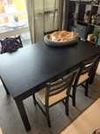Conjunto mesa e cadeiras de jantar