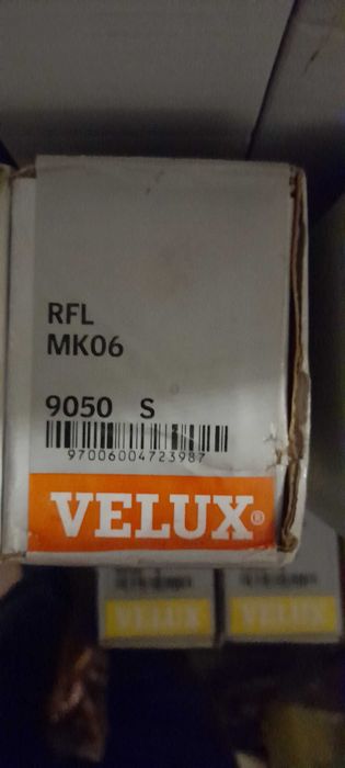 VELUX Roleta RFL MK06 9050S - Kolor ciemnogranatowy - 1 szt.