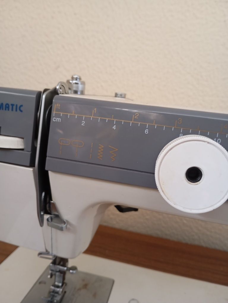 Maquina costura Olimatic 393