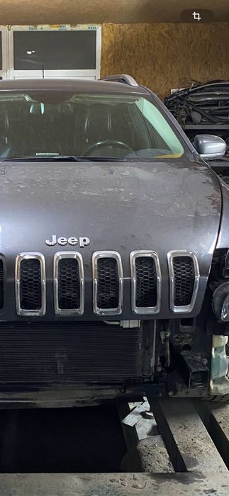 Jeep Cherokee ноздрі решітка