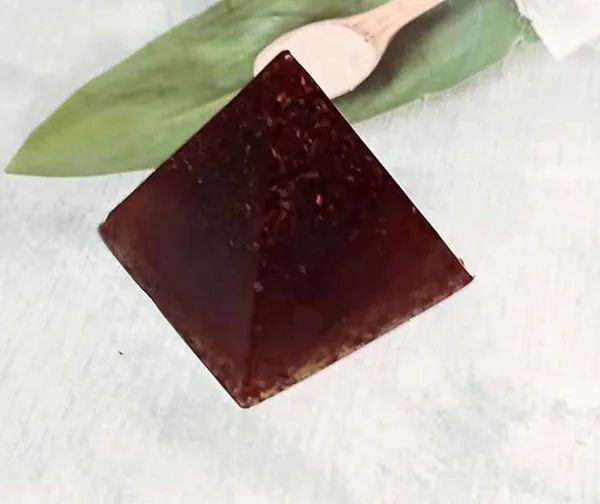 100% naturalne mydło glicerynowe różane efekt liftingu piramida