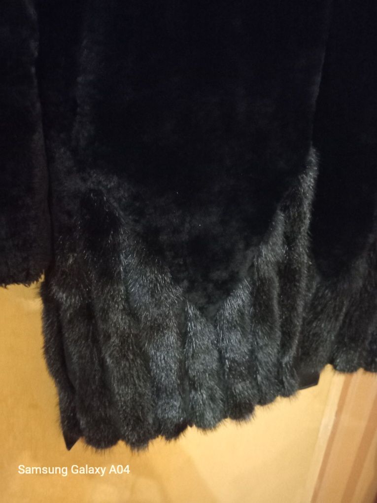 Продам шикарную жегскую шубку из мутона и норки