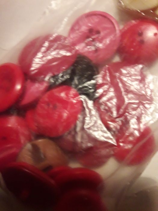 Отдам бесплатно вещи, ткани , посуду, обувь, детские вещи для новорожд