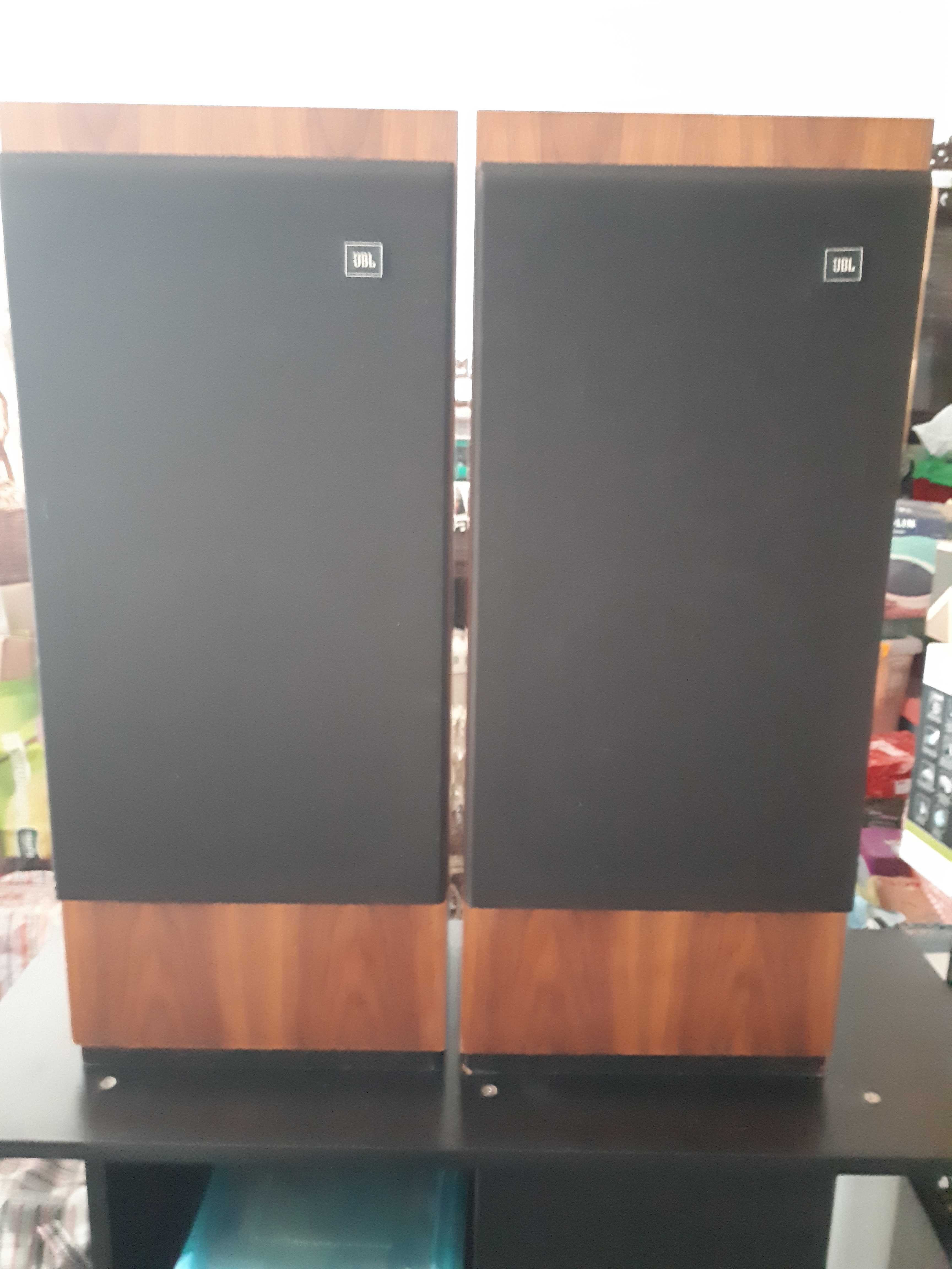 Colunas de chão da JBL modelo L 80T