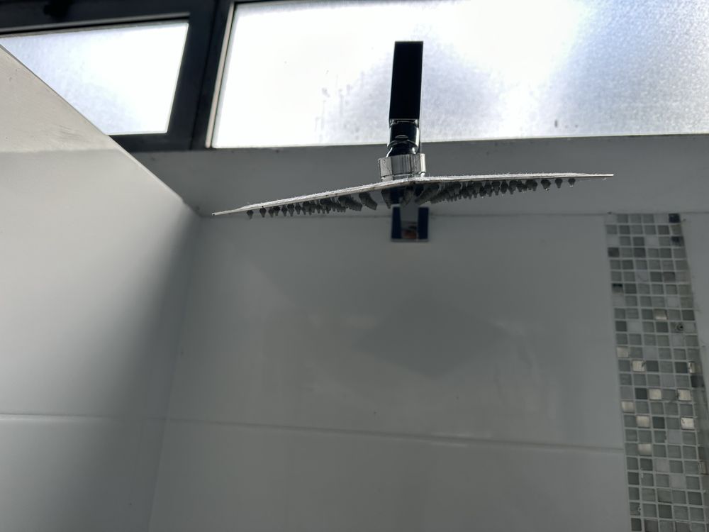 Chuveiro UBANHO inox com braço de parede