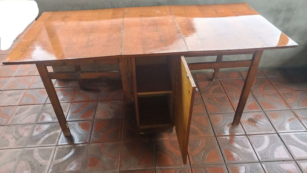 Розкладний стіл-тумба в гарному стані
