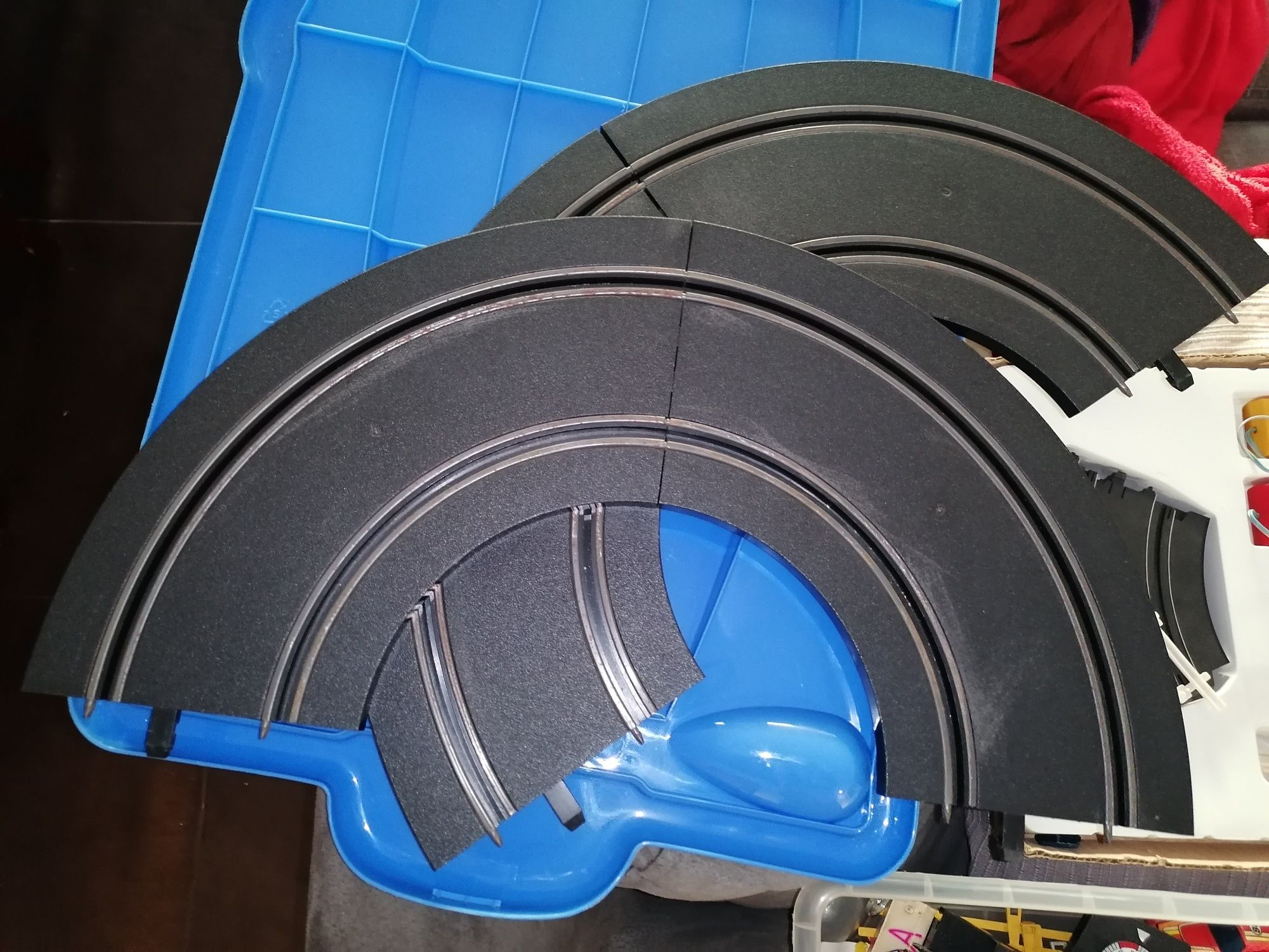2 Pistas com peças e carrinhos