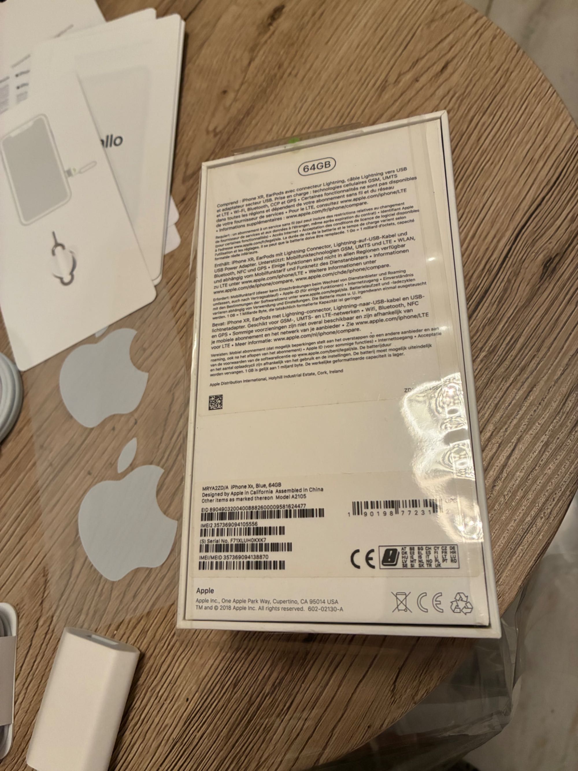 Niebieski iPhone XR Apple + akcesoria, IOS 18.1.1 pudełko stan idealny