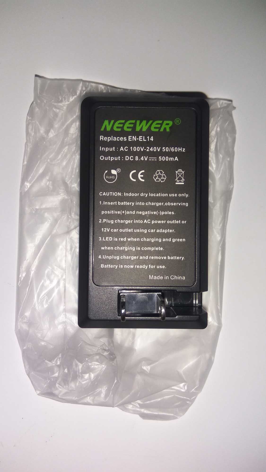 Зарядний пристрій Neewer для акамуляторів формату EN-EL14 для Nikon