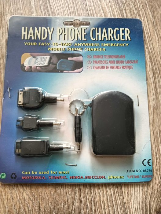 Uniwersalna awaryjna ładowarka do telefonów z adapterami retro