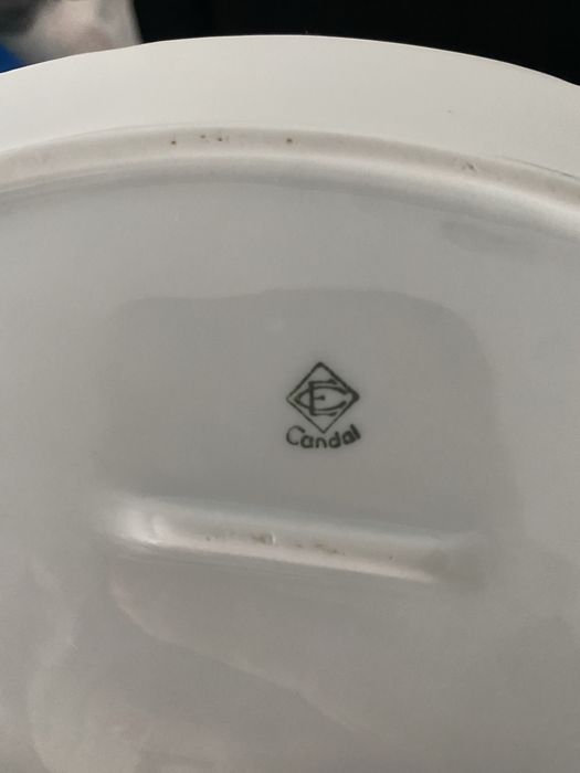 Servico de jantar pintado a ouro “Candal”