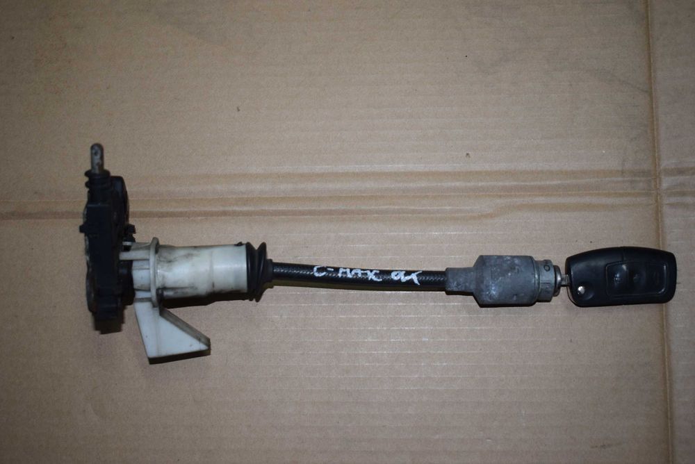 Zamek maski wkładka Ford Focus c-max lift - inne części