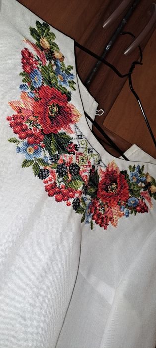 Вишиванка ручна робота. Вишита хрестиком на домотканному полотні.