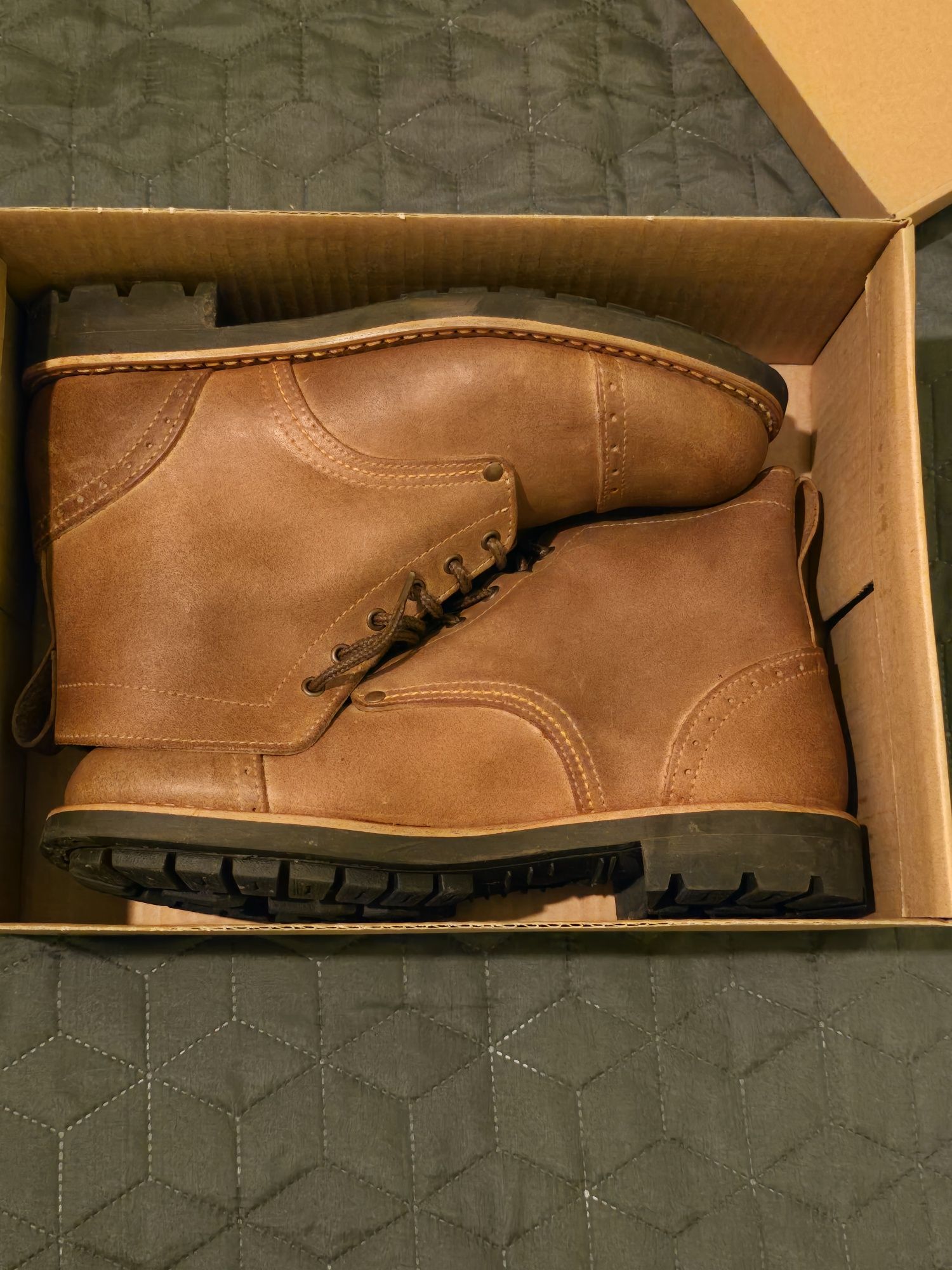 Botas em couro verdadeiro como novas