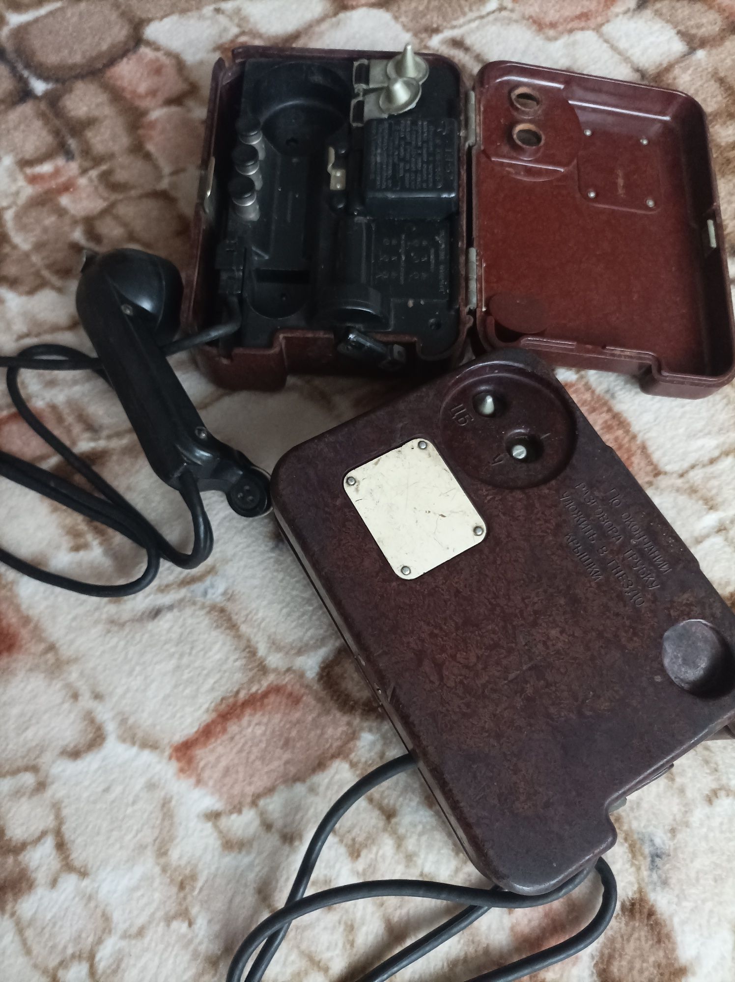 Telefony wojskowe/polowe TA 57, 2 szt. sprawne , zabytek