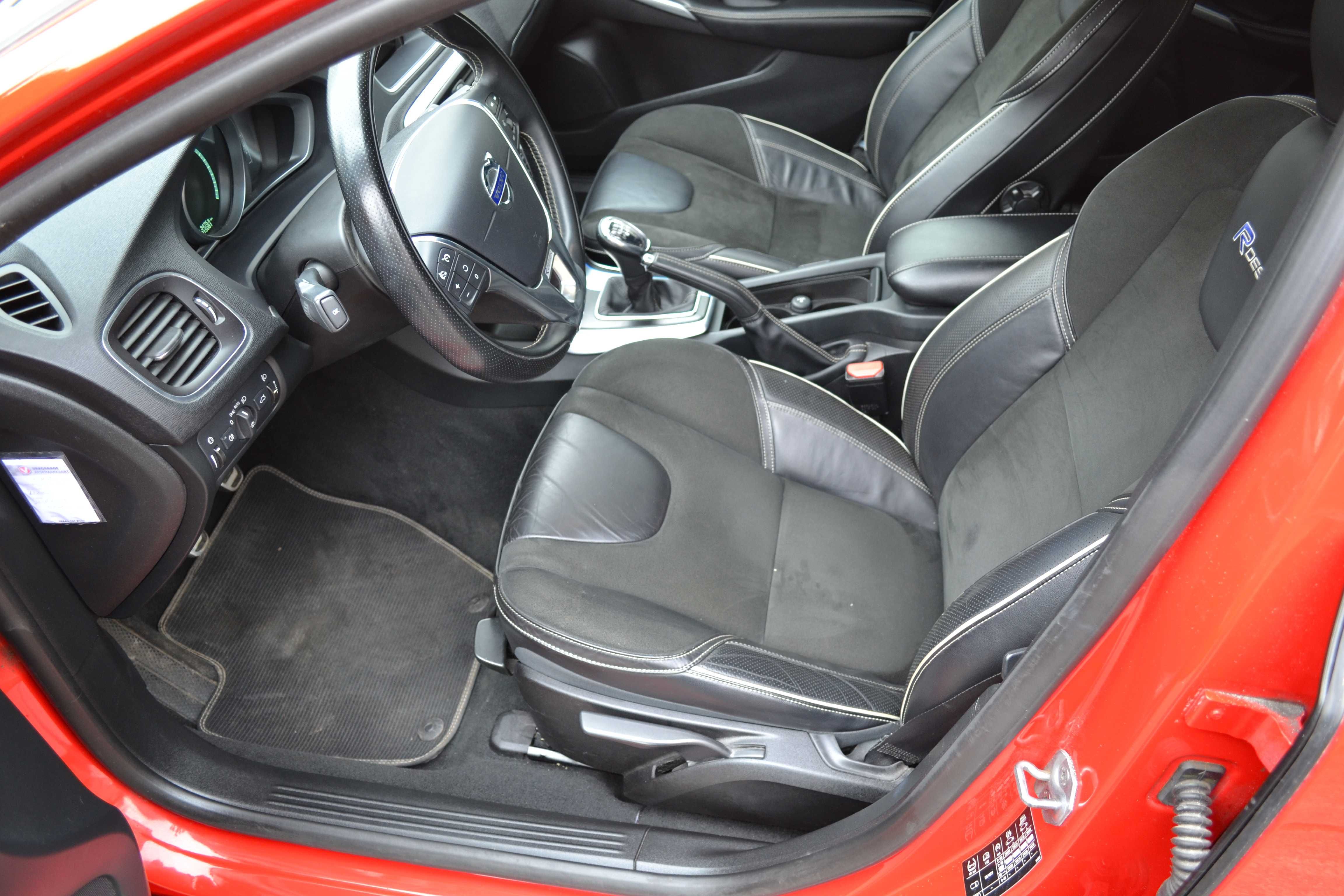 Volvo V-40 R-Design 1.6 Benzyna Zegary TFT Zadbane Śliczne Wyposażone