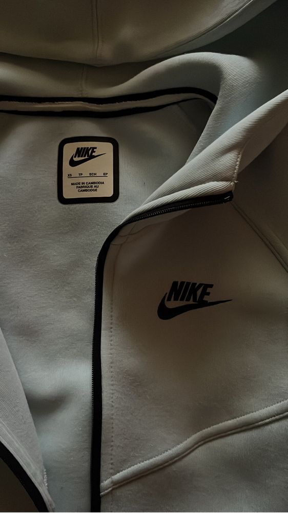 Nike Tech azul claro