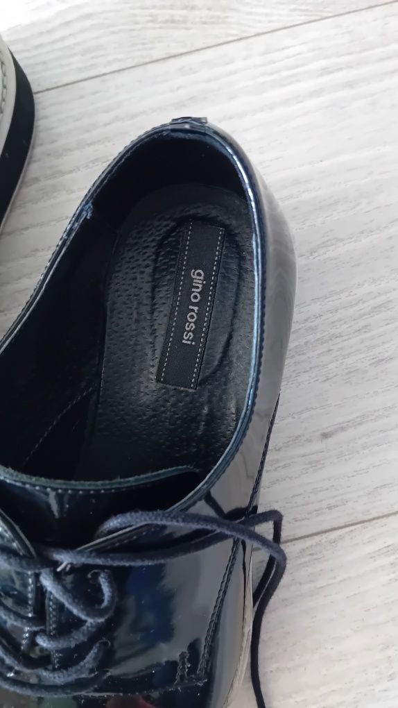 Sliczne buty na wiązanie,  mokasyny