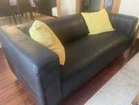 Sofa preto ikea.