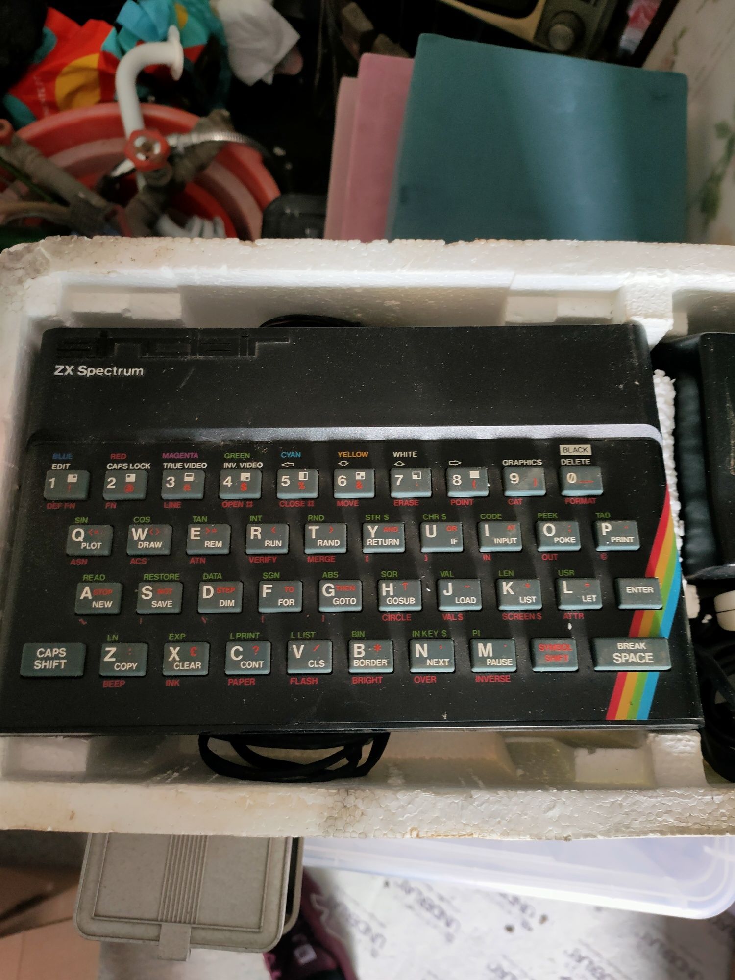 ZX Spectrum com manual em caixa microcomputador histórico