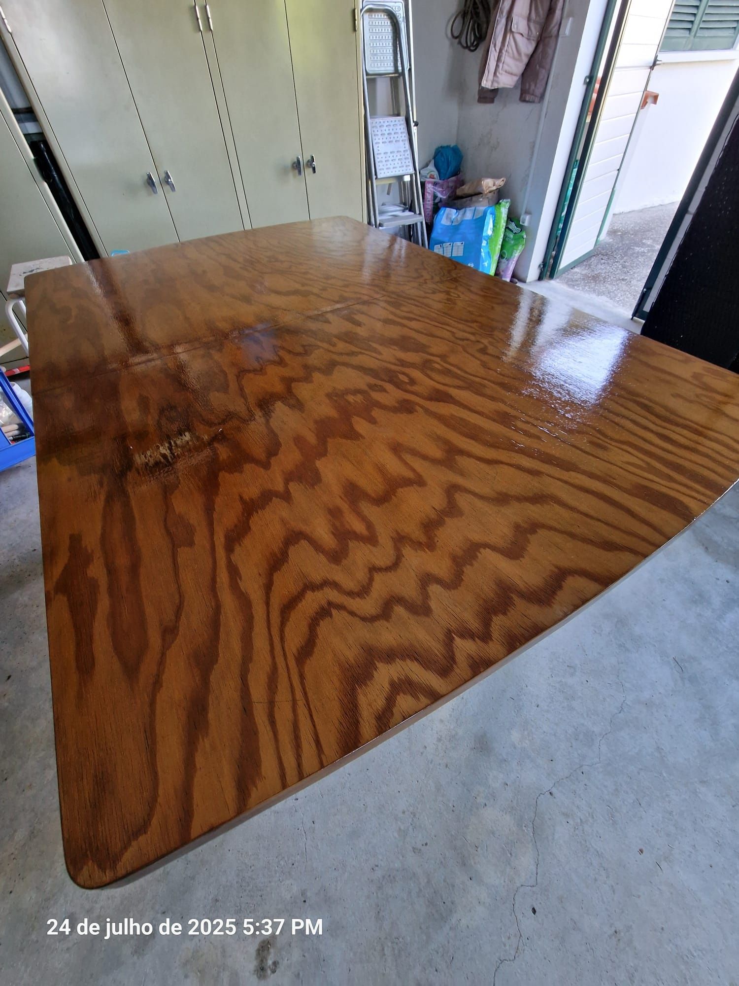 Mesa de sala madeira maciça com 1.50 extensivel a 2 metros com 1.00 la