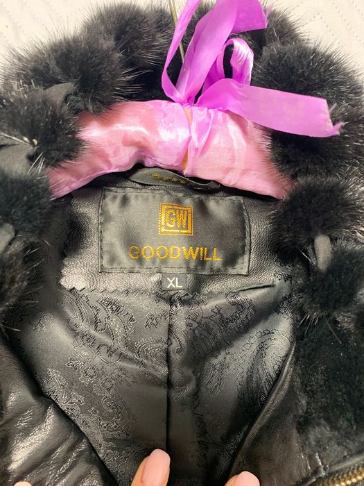 Продам жилет з норки.