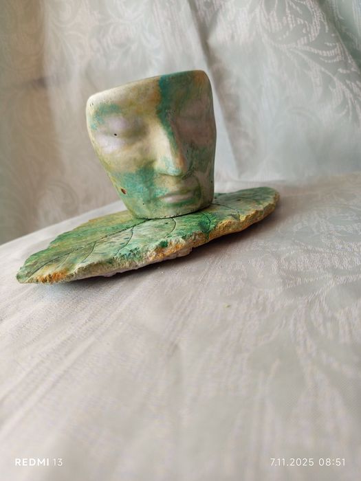 Doniczka ozdobna twarz buzia i liść rękodzieło beton