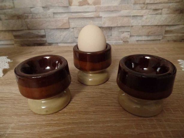 Jajcarki ceramiczne. Kieliszek na jajko
