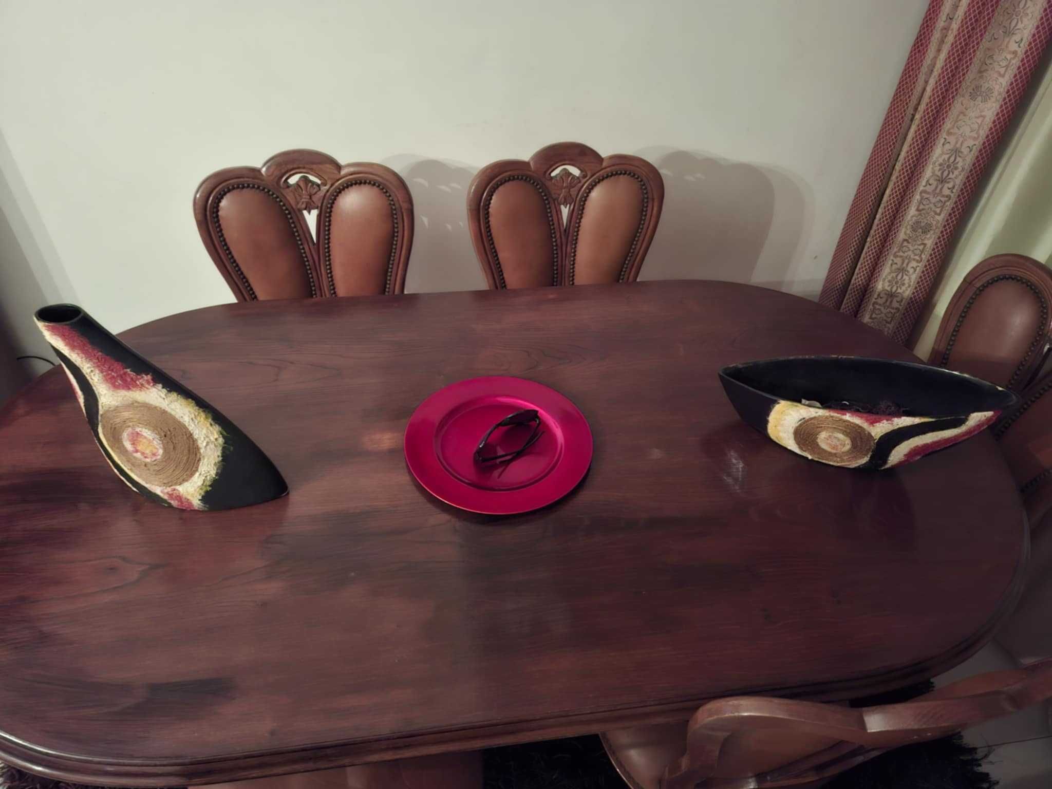 Mesa de sala com cadeiras