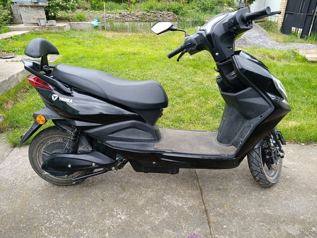 Електроскутер YADEA S-WAY Black