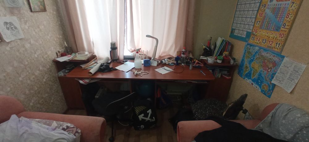 Продам письмовий стіл,робився під заказ в кімнату на двох дітей