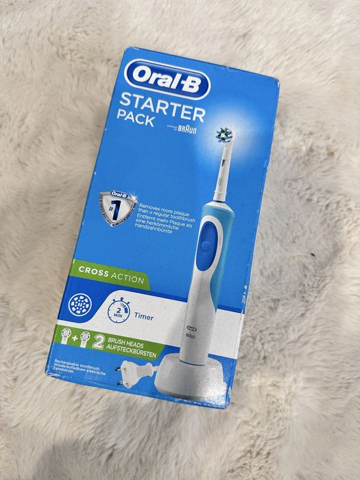 Електрична зубна щітка Oral-B D12 Starter Pack Braun