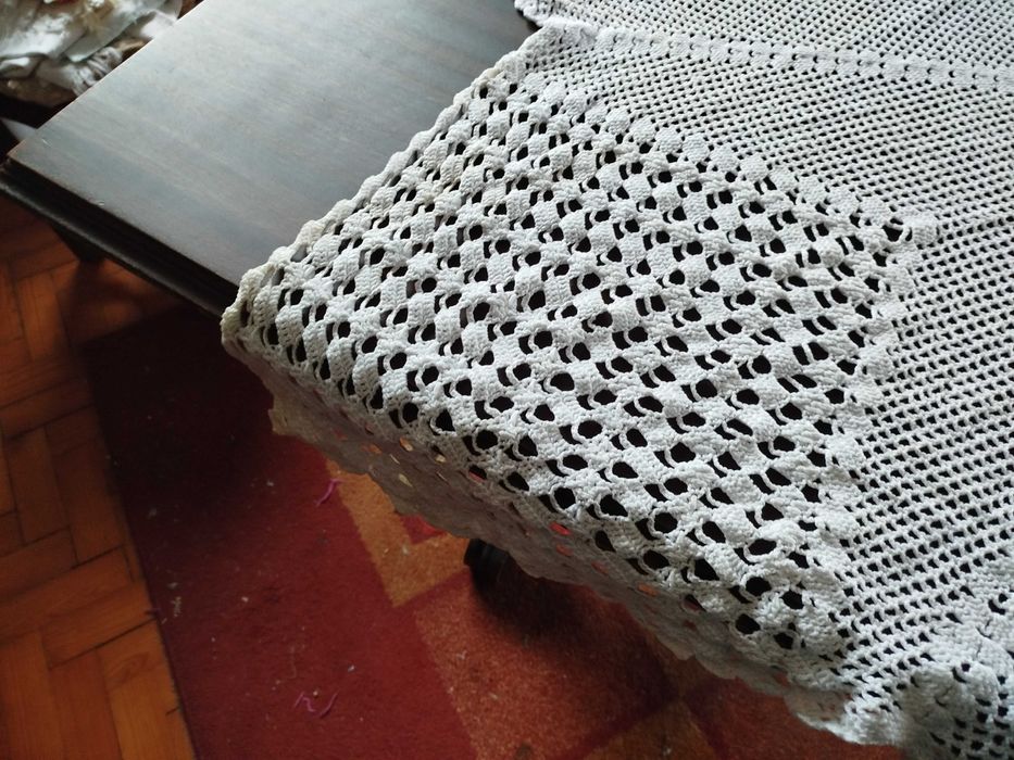 Toalha de mesa redonda em crochê feito a mão