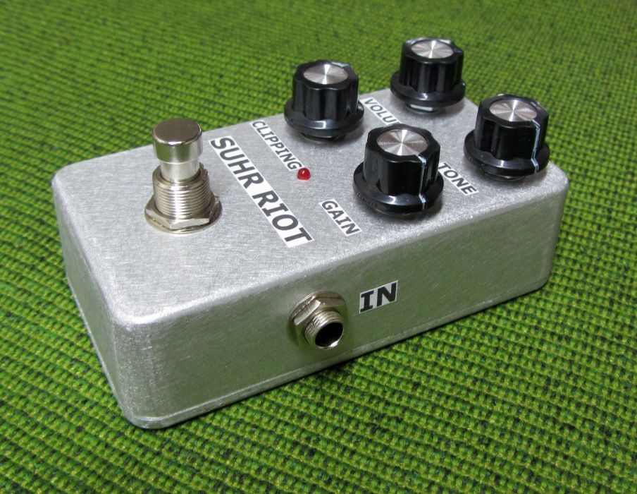 Efekt gitarowy Suhr Riot (klon )